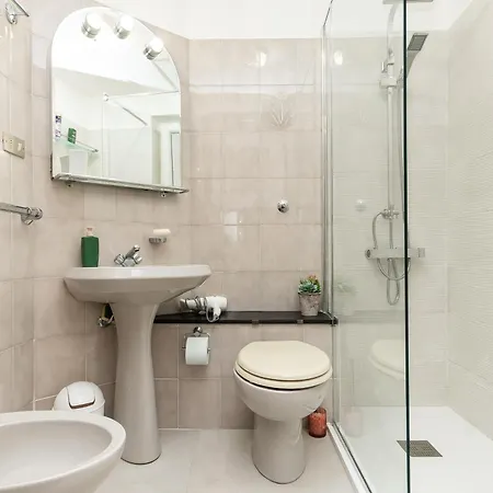 Confortevole - 8 Min Centro Citta Appartement Gênes